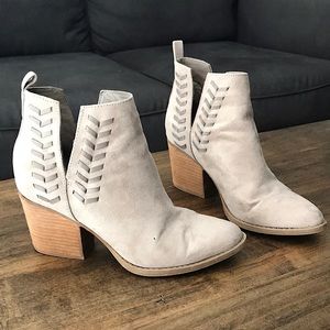 Carlos Santana | Heeled Ankle Booties Whitley Style Taupe